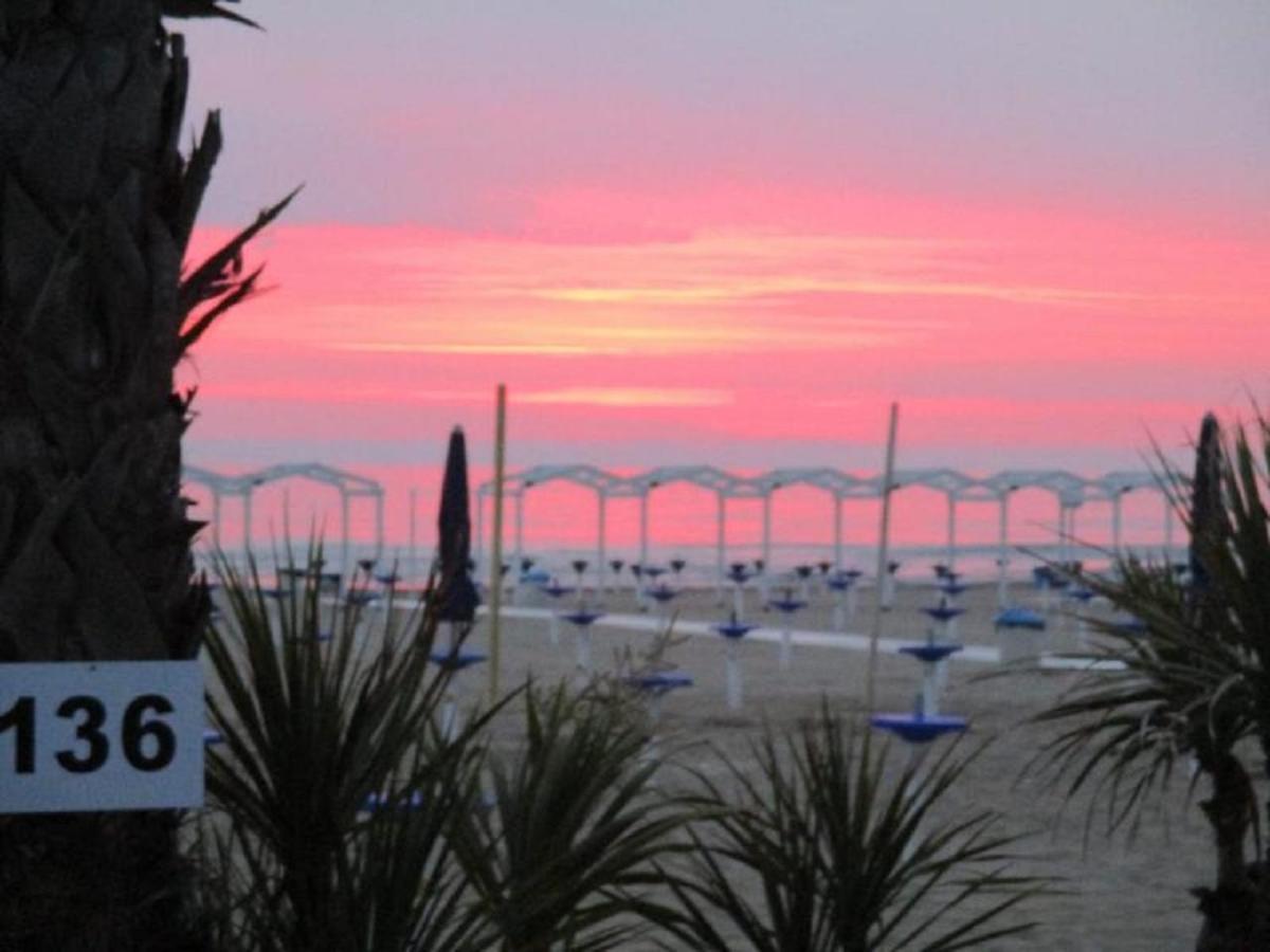 Riccione Beach Hotel - Enjoy Your Summer -Beach Village Incluso Exterior photo